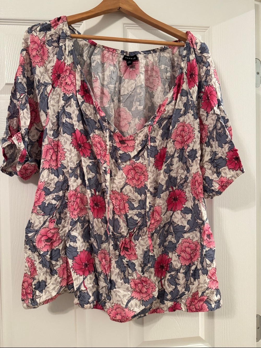 Torrid Floral Pink and Navy Women’s Blouse
